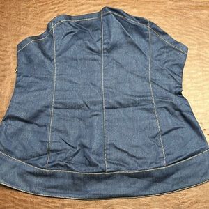 Gently used like new Guess strapless top removable straps missing